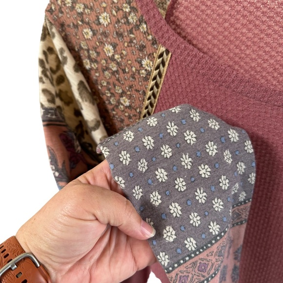 Color Block Floral Leopard Print Raglan Waffle Knit Long Sleeve Mauve Top - Picture 4 of 7